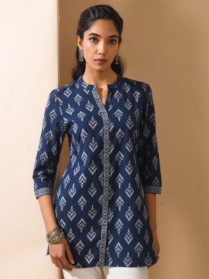 411820c5 4768 4088 bc7b 97bbce044c621707240785932KALINIMandarinCollarPrintedTunic1.jpg