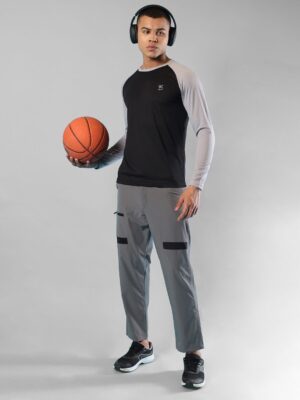 4a750e2e 1ffc 42d1 8ab4 58aff4ae75a91744196810367 HRX by Hrithik Roshan Men Colourblocked Round Neck Rapid Dry 1.jpg