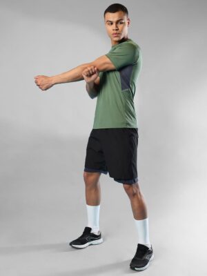 4f023602 7ac9 47da af8f 70035fb2795c1744197083543 HRX by Hrithik Roshan Men Solid Round Neck T shirt 409174419 1.jpg