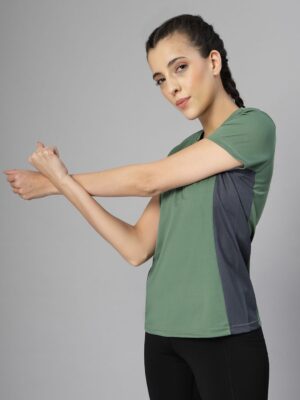 6fc363d2 80c8 40c1 b2dc 6d57db4e79361742985064565 HRX by Hrithik Roshan Women Colourblocked Round Neck T shirt 1.jpg