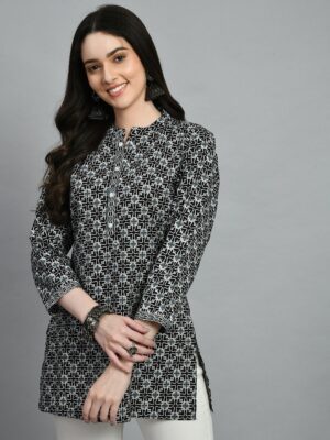 8603e9e1 3fc9 41cf 9782 1daf25ab7ce71687522851419KALINIBlackMandarinCollarGeometricPrintTunics1.jpg