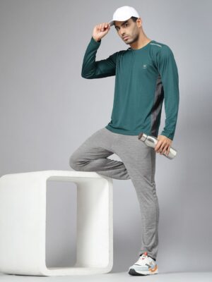 9d3d9584 d13e 4997 966c c36fe61fecdb1741757493171 HRX by Hrithik Roshan Men Solid Round Neck Slim Fit T shirt 1.jpg