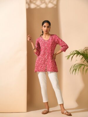 e3b033fe cbe3 4105 b14d 3134263ceda11709574351105Tunics1.jpg