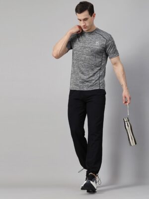 f5a39f46 70ff 4679 b0a2 dab31d1892321741328150285 HRX by Hrithik Roshan Men Solid Round Neck T shirt 266174132 1.jpg